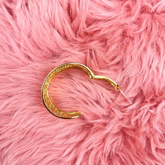 Designs by Joi • Spider Bangle - Picture 5 of 7